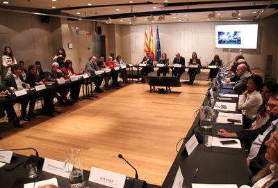 Entre 2.000 i 2.500 persones ja han demanat cita prèvia per iniciar el tràmit presencial de regularització. ACN